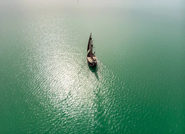 Balaton Gölü durağındayım piratel gemisiyle