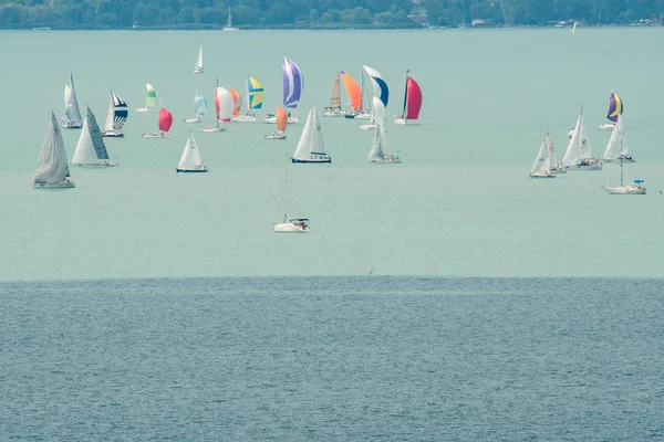 Balatonakarattya - 26 Temmuz: Yelkenli tekne rekabet 50. üzerinde th Kekszalag Şampiyonası at Lake Balaton üzerinde 26 Temmuz 2018 yılında Balatonakarattya, Macaristan.