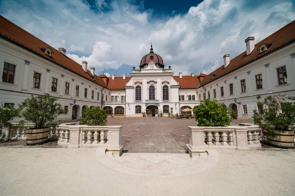 Королівський Замок Грассалькович Годольйо Угорщина — стокове фото