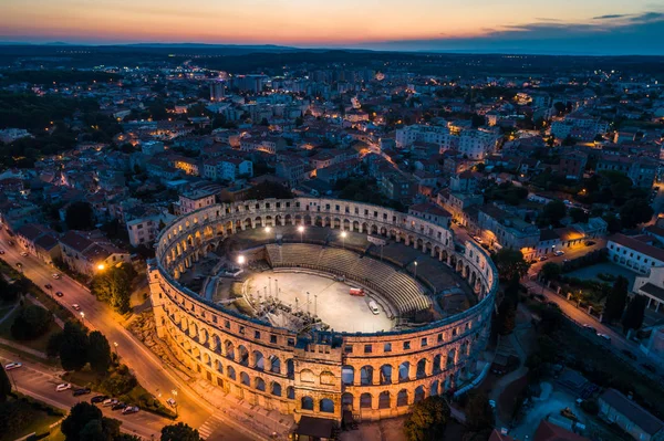 Foto Aerea Del Colosseo Romano Pola Croazia Notte — Foto Stock
