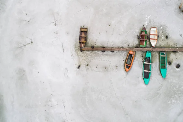 Вид Воздуха Замерзшее Зимнее Озеро Деревянным Пирсом — стоковое фото