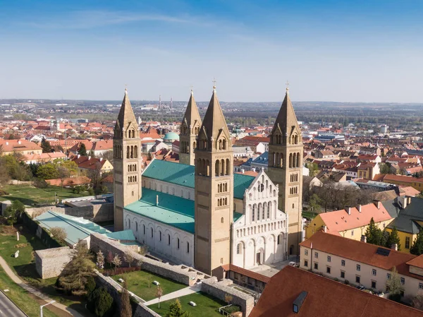 Pecs, Szekesegyhaz. Vista a volo d'uccello — Foto Stock