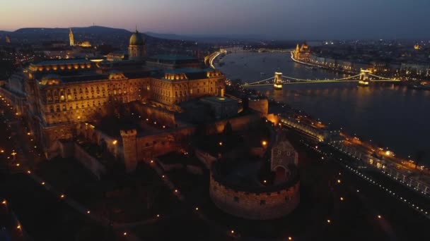 Будапешт Вночі Королівським Палацом Буда — стокове відео