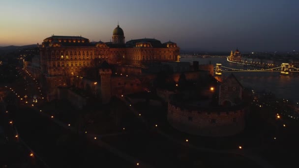 Budapeşte Geceleyin Buda Kalesi Kraliyet Sarayı Ile — Stok video