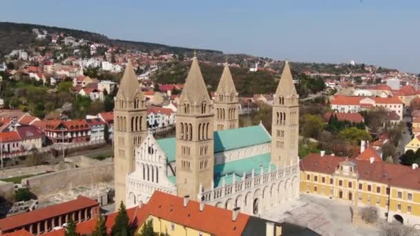 Szekesegyhaz Pecs Macaristan Ile Havadan Çekilen Görüntülerde Dolly Zoom Efekti — Stok video