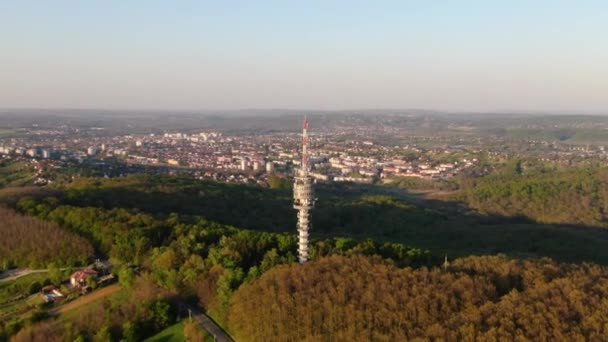 Zalaegerszeg Macaristan Daki Telekomünikasyon Kulesinin Havadan Görüntüleri Üzerine Dolly Zoom — Stok video