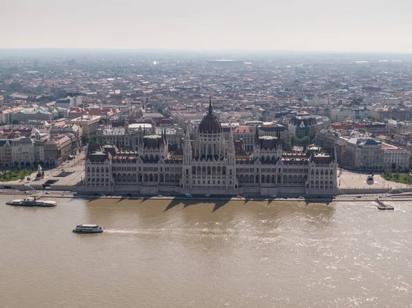 The Hungarian Parliament with the river Danube — Stock Photo, Image