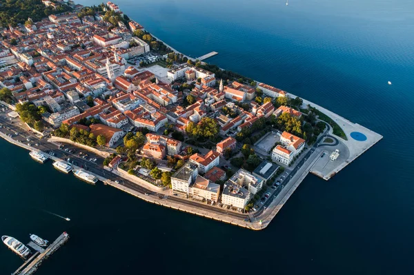 Zadar'da gün doğumu fotoğrafı 