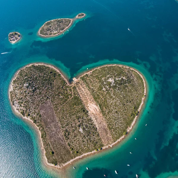 Kalp Şeklinde Galesnjak Adası Hava Manzarası Hırvatistan Dalmaçya Bölgesi — Stok fotoğraf