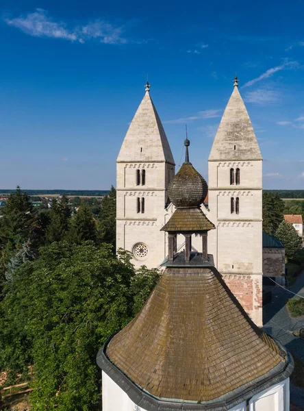 Dron Zdjęcie Romańskiego Kościoła Opactwa Jak Węgry — Zdjęcie stockowe