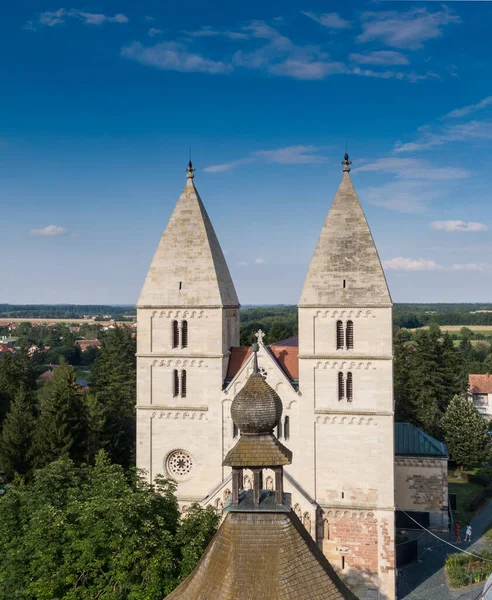 Dron Zdjęcie Romańskiego Kościoła Opactwa Jak Węgry — Zdjęcie stockowe