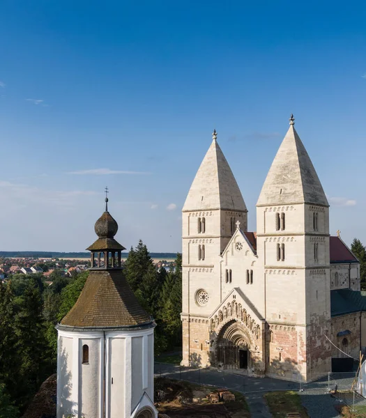 Dron Zdjęcie Romańskiego Kościoła Opactwa Jak Węgry — Zdjęcie stockowe