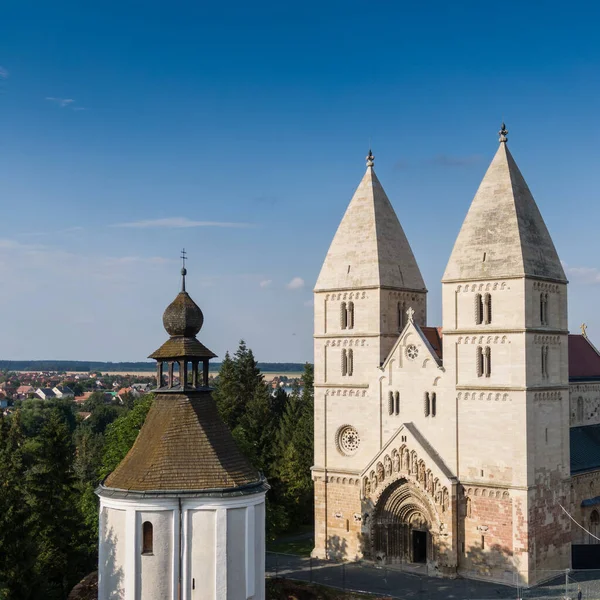 Dron Zdjęcie Romańskiego Kościoła Opactwa Jak Węgry — Zdjęcie stockowe