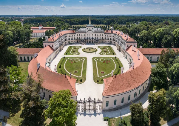 Gyönyörű Eszterházy Kastély Fertődön — Stock Fotó