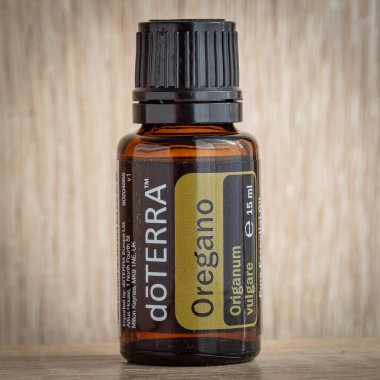 Pecs / Hungray - Aug 06 2020 - Günlük kullanım için Doterra Esnecessary Oil 'in resimsel editoryal görüntüsü