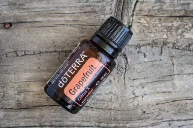 Pecs / Hungray - Aug 06 2020 - Günlük kullanım için Doterra Esnecessary Oil 'in resimsel editoryal görüntüsü