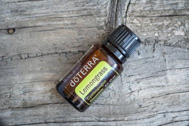 Pecs / Hungray - Aug 06 2020 - Günlük kullanım için Doterra Esnecessary Oil 'in resimsel editoryal görüntüsü