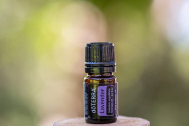 Pecs / Hungray - 21 Ağustos 2020 - Günlük kullanım için Doterra Esnecessary Oil 'in resimsel editoryal görüntüsü