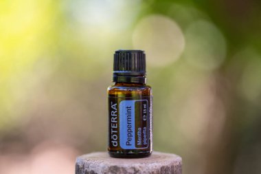 Pecs / Hungray - 21 Ağustos 2020 - Günlük kullanım için Doterra Esnecessary Oil 'in resimsel editoryal görüntüsü