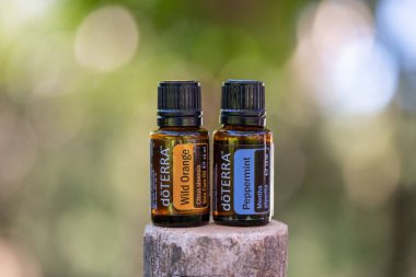Pecs / Hungray - 21 Ağustos 2020 - Günlük kullanım için Doterra Esnecessary Oil 'in resimsel editoryal görüntüsü