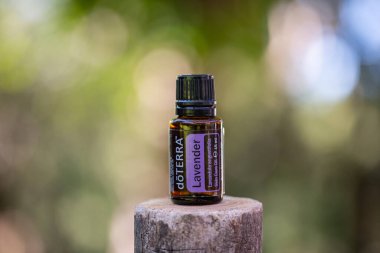 Pecs / Hungray - 21 Ağustos 2020 - Günlük kullanım için Doterra Esnecessary Oil 'in resimsel editoryal görüntüsü