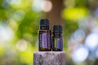 Pecs / Hungray - 21 Ağustos 2020 - Günlük kullanım için Doterra Esnecessary Oil 'in resimsel editoryal görüntüsü