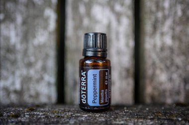 Pecs / Hungray - 22 Ağustos 2020 - Günlük kullanım için Doterra Esnecessary Oil 'in resimsel editoryal görüntüsü
