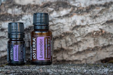 Pecs / Hungray - 22 Ağustos 2020 - Günlük kullanım için Doterra Esnecessary Oil 'in resimsel editoryal görüntüsü