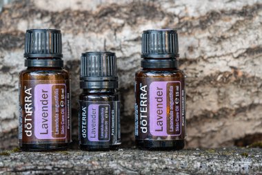 Pecs / Hungray - 22 Ağustos 2020 - Günlük kullanım için Doterra Esnecessary Oil 'in resimsel editoryal görüntüsü