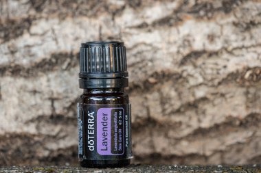 Pecs / Hungray - 22 Ağustos 2020 - Günlük kullanım için Doterra Esnecessary Oil 'in resimsel editoryal görüntüsü