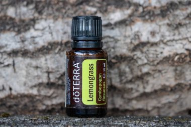 Pecs / Hungray - 22 Ağustos 2020 - Günlük kullanım için Doterra Esnecessary Oil 'in resimsel editoryal görüntüsü