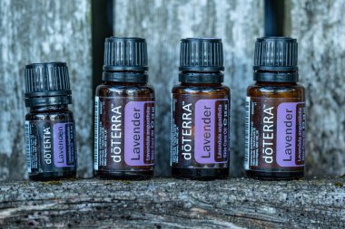 Pecs / Hungray - 22 Ağustos 2020 - Günlük kullanım için Doterra Esnecessary Oil 'in resimsel editoryal görüntüsü