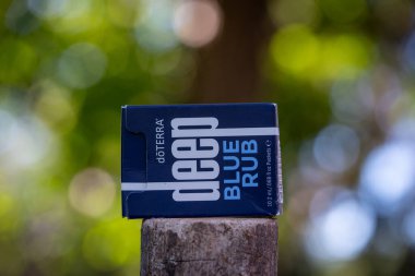 Pecs / Hungray - 21 Ağustos 2020 - Günlük kullanım için Doterra Esnecessary Oil 'in resimsel editoryal görüntüsü