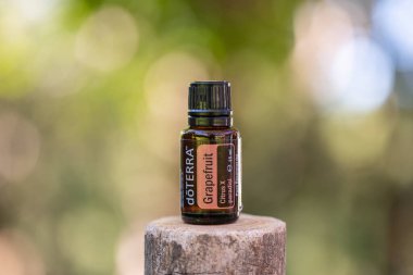 Pecs / Hungray - 21 Ağustos 2020 - Günlük kullanım için Doterra Esnecessary Oil 'in resimsel editoryal görüntüsü