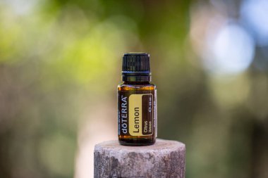 Pecs / Hungray - 21 Ağustos 2020 - Günlük kullanım için Doterra Esnecessary Oil 'in resimsel editoryal görüntüsü