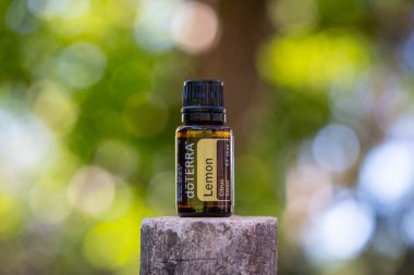 Pecs / Hungray - 21 Ağustos 2020 - Günlük kullanım için Doterra Esnecessary Oil 'in resimsel editoryal görüntüsü