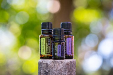 Pecs / Hungray - 21 Ağustos 2020 - Günlük kullanım için Doterra Esnecessary Oil 'in resimsel editoryal görüntüsü