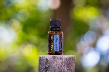 Pecs / Hungray - 21 Ağustos 2020 - Günlük kullanım için Doterra Esnecessary Oil 'in resimsel editoryal görüntüsü