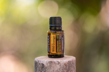 Pecs / Hungray - 21 Ağustos 2020 - Günlük kullanım için Doterra Esnecessary Oil 'in resimsel editoryal görüntüsü
