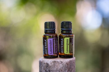 Pecs / Hungray - 21 Ağustos 2020 - Günlük kullanım için Doterra Esnecessary Oil 'in resimsel editoryal görüntüsü