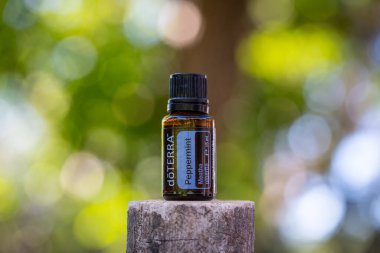 Pecs / Hungray - 21 Ağustos 2020 - Günlük kullanım için Doterra Esnecessary Oil 'in resimsel editoryal görüntüsü