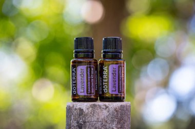 Pecs / Hungray - 21 Ağustos 2020 - Günlük kullanım için Doterra Esnecessary Oil 'in resimsel editoryal görüntüsü