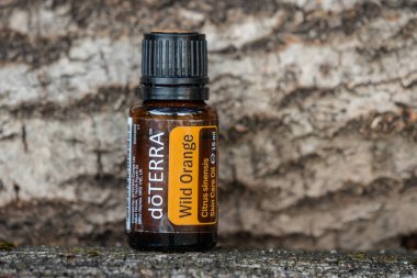 Pecs / Hungray - 22 Ağustos 2020 - Günlük kullanım için Doterra Esnecessary Oil 'in resimsel editoryal görüntüsü