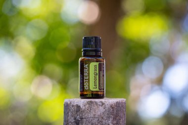 Pecs / Hungray - 21 Ağustos 2020 - Günlük kullanım için Doterra Esnecessary Oil 'in resimsel editoryal görüntüsü