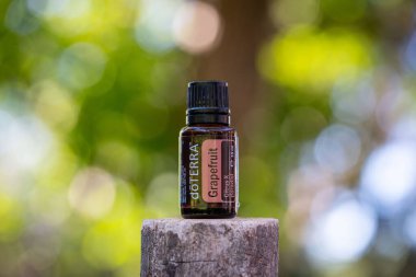 Pecs / Hungray - 21 Ağustos 2020 - Günlük kullanım için Doterra Esnecessary Oil 'in resimsel editoryal görüntüsü