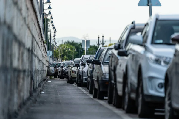 道路を走行する多くの車 — ストック写真