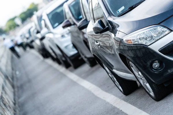 Muchos Coches Que Viajan Una Carretera —  Fotos de Stock