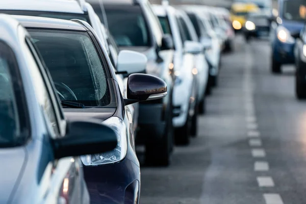 Muchos Coches Que Viajan Una Carretera — Foto de Stock