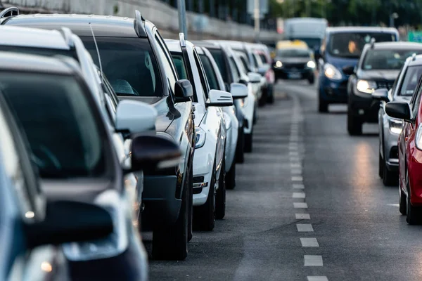 Muchos Coches Que Viajan Una Carretera — Foto de Stock