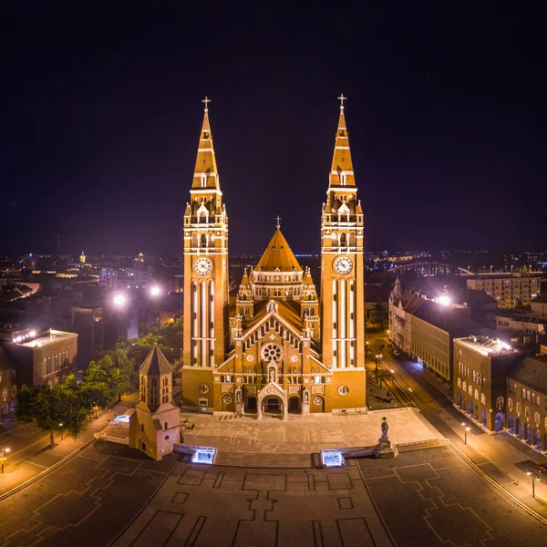 Luchtfoto Van Prachtige Kathedraal Van Szeged Nachts — Stockfoto